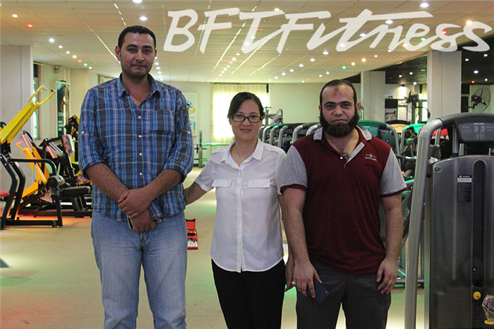 埃及客户来快猫影院入口购买健身房器材，产品囊括有氧系列的跑步机，动感单车，健身车